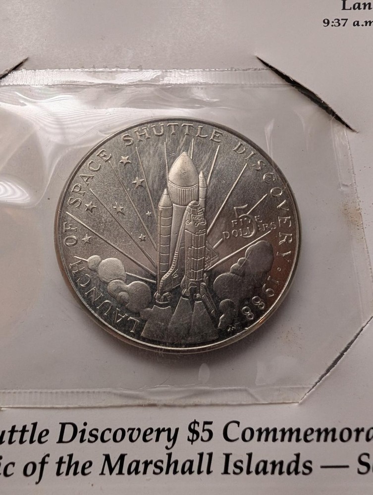 1988 Space Shuttle Discovery $5 Commemorative Coin Marshall Islands