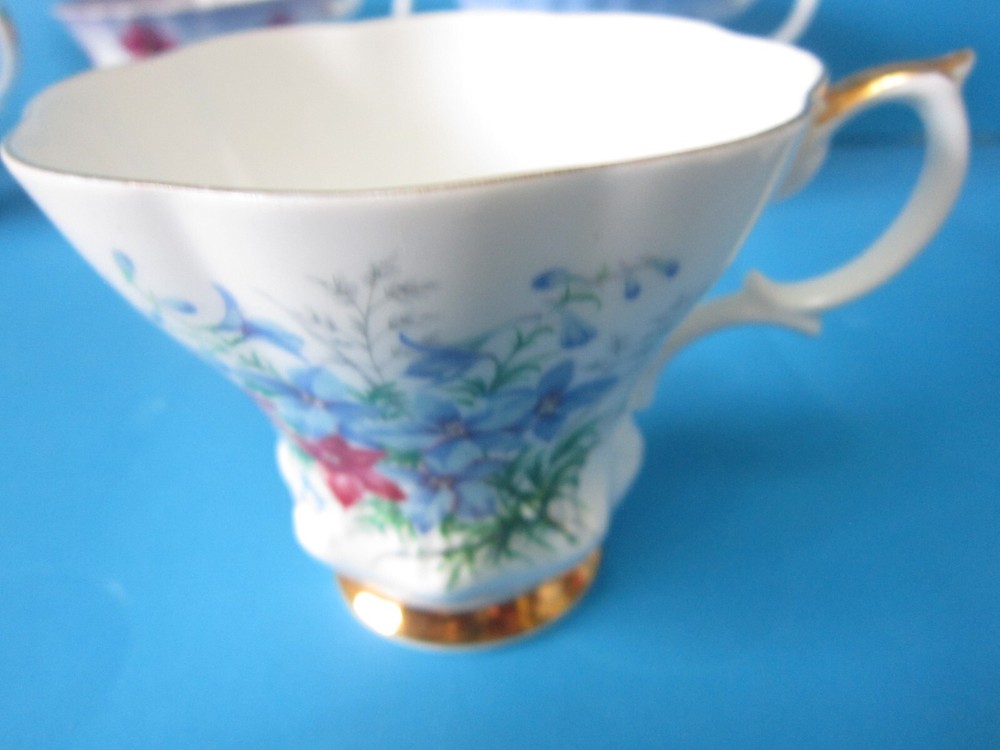 ROYAL ALBERT 6- TEA CUPS ONLY NO SAUCERS EXCELENT CONDITION