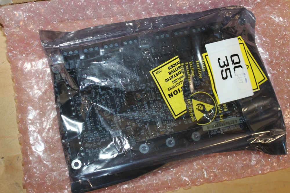 IEI 0580120 eMerge Output Module 8 Input / Output ~ NEW ~ (o)