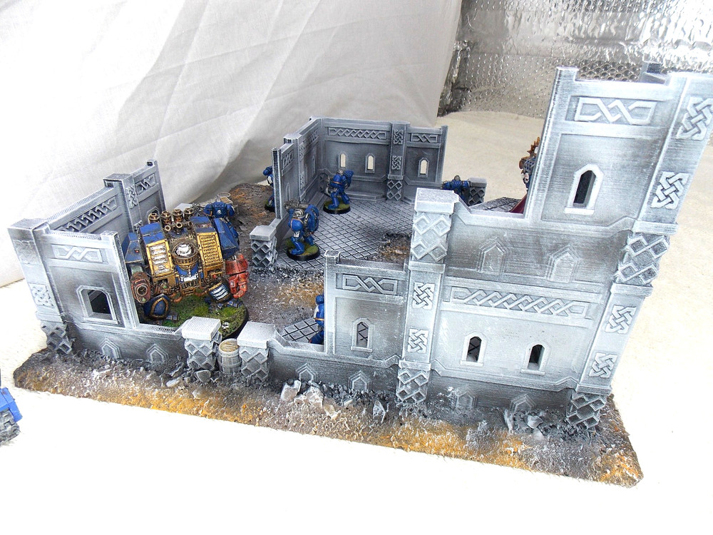 WARGAMING TERRAIN PAINTED BUILDING