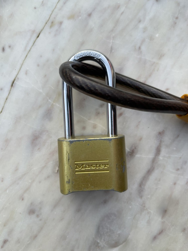 Cable and combination lock 5ft for bicycle Excellent condition