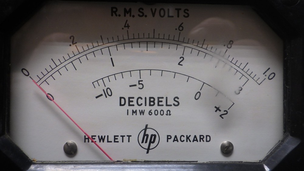 Vintage Hewlett Packard 400D Vacuum Tube Voltmeter Powers On/Untested