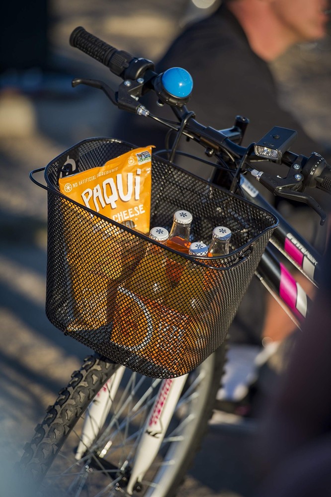 Large Black Bicycle Basket with Folding Handle and Durable Metal Construction
