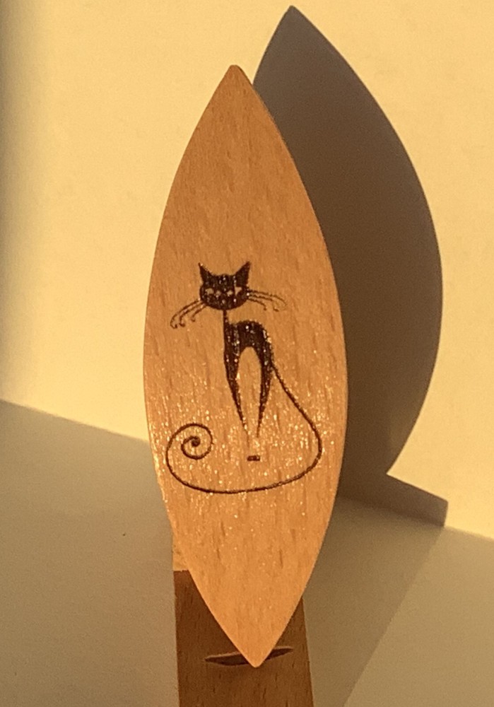 Tatting shuttle with engraved cat 3" long #3