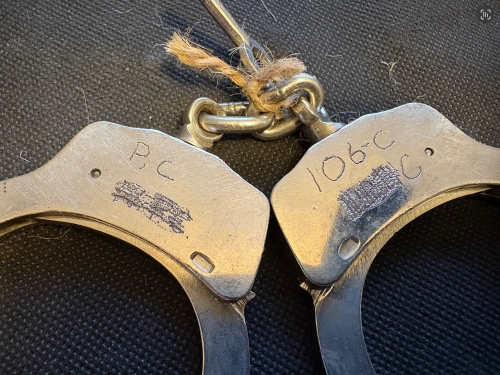 ELTA Handcuffs With Key. Working order.
