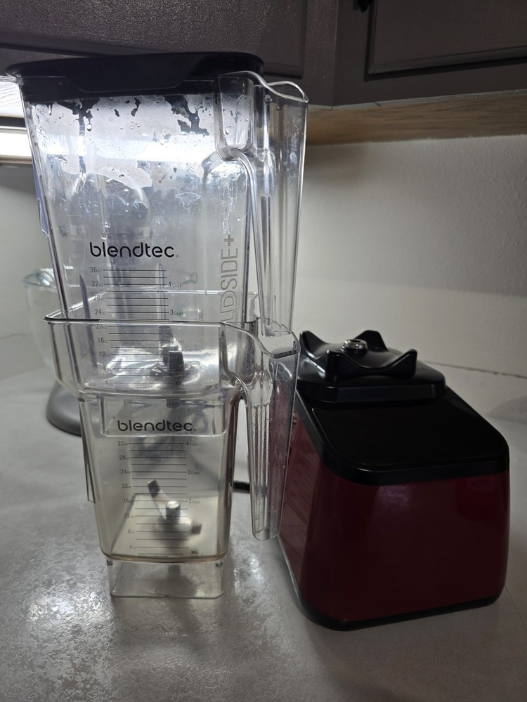 Blendtec Blender Pomegranate CTB1 With Wildside Plus Pitcher
