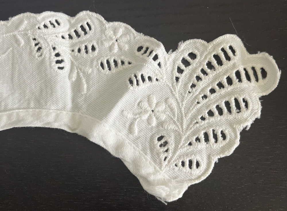 Vintage Lace Trim Arch