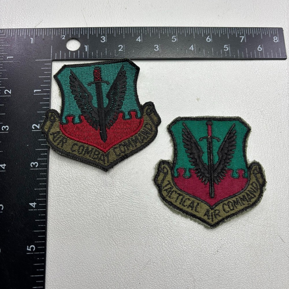 USAF SAME DESIGN, DIFF. WORDS AIR COMBAT COMMAND TACTICAL AIR CMD 2 Patches 00at