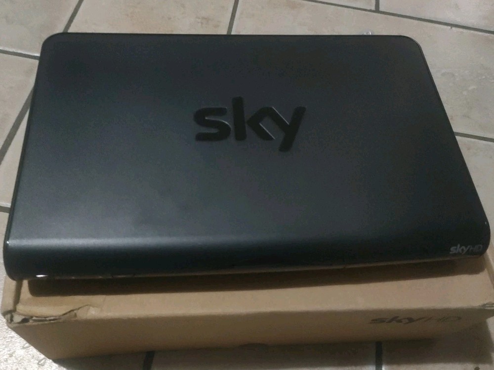 Sky HD decoder Mod. DZS3001NS in Original Box Working
