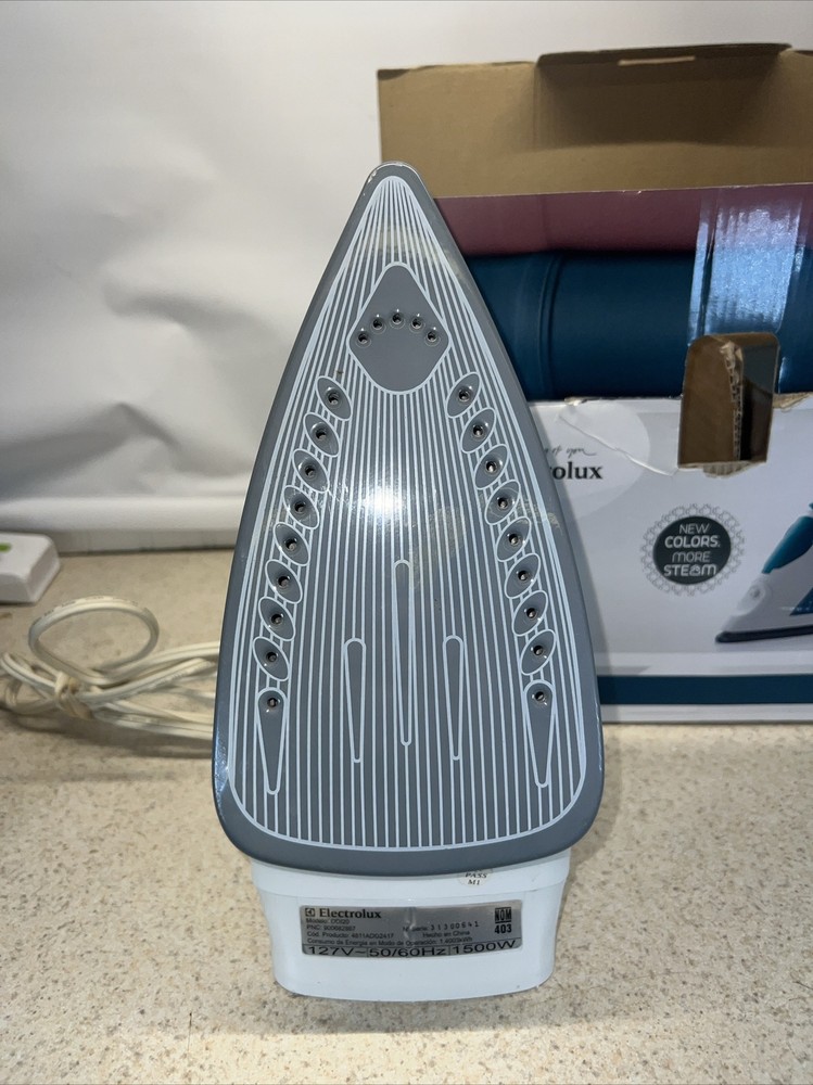 Electrolux Turquoise Steam Clothes Iron w/original Box. TESTED