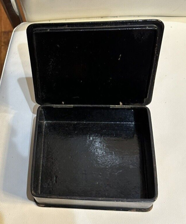 Antique Japanese Edo maki-e lacquer box