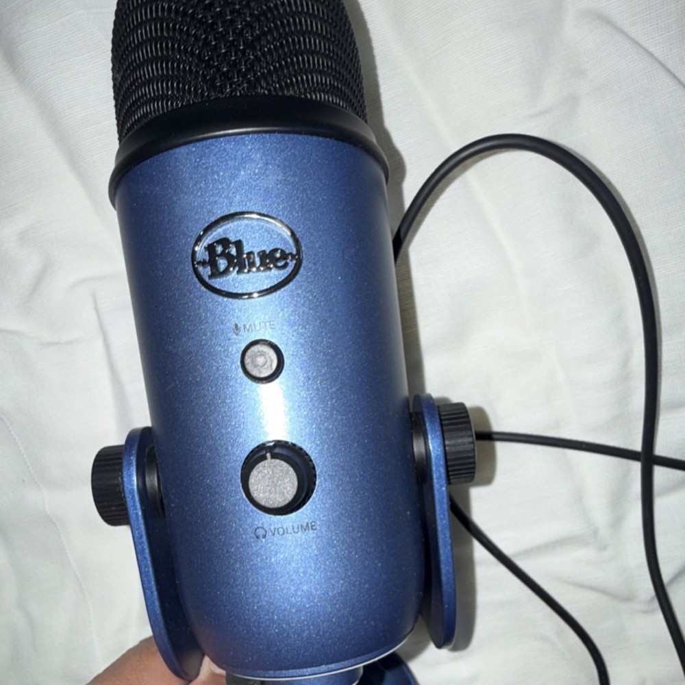 Blue Yeti USB Desktop Microphone Blue Color Mute Button Volume Control
