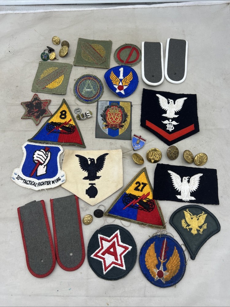 Mixed Military Patch / Pin Lot (GG481