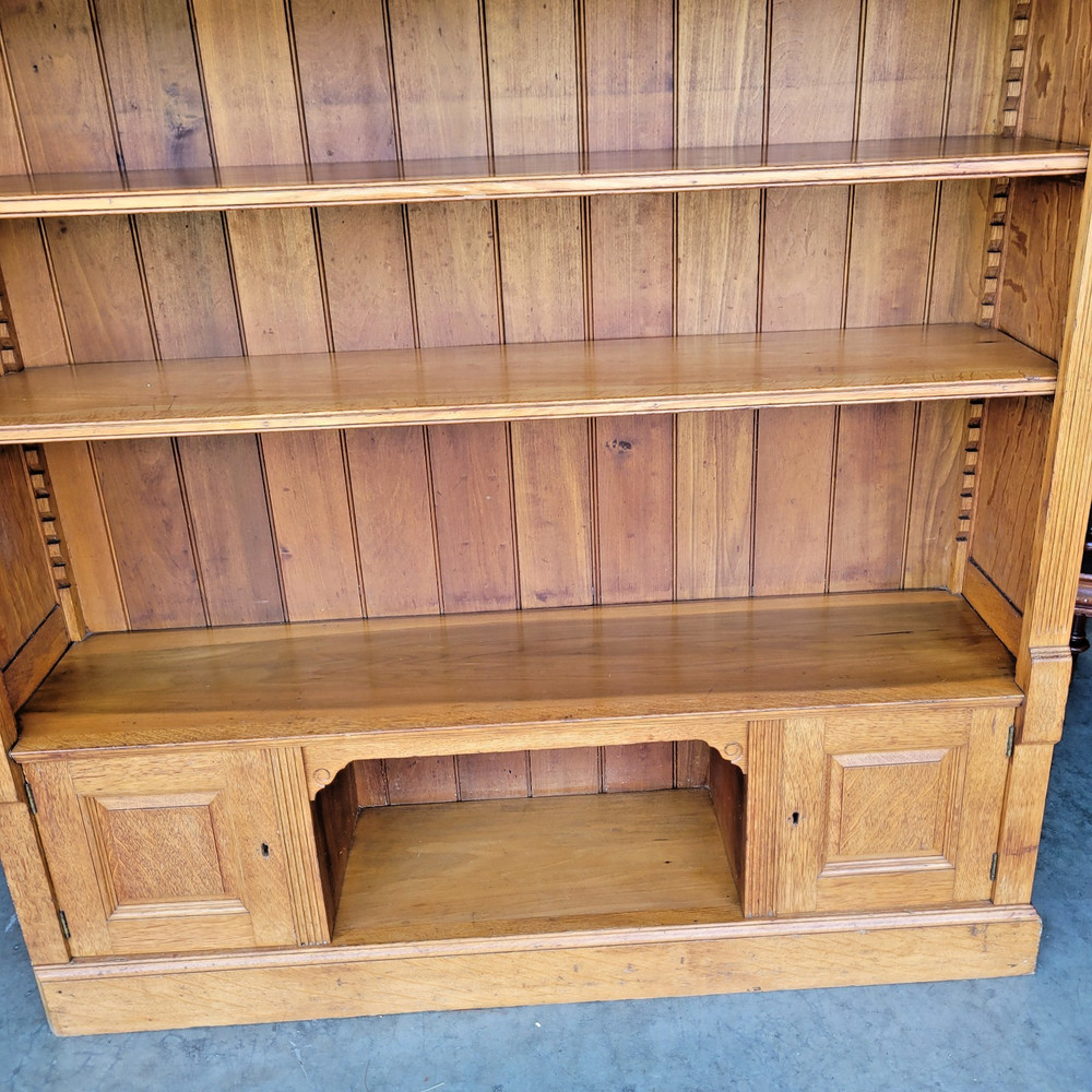 ANTIQUE OAK OPEN BOOKCASE