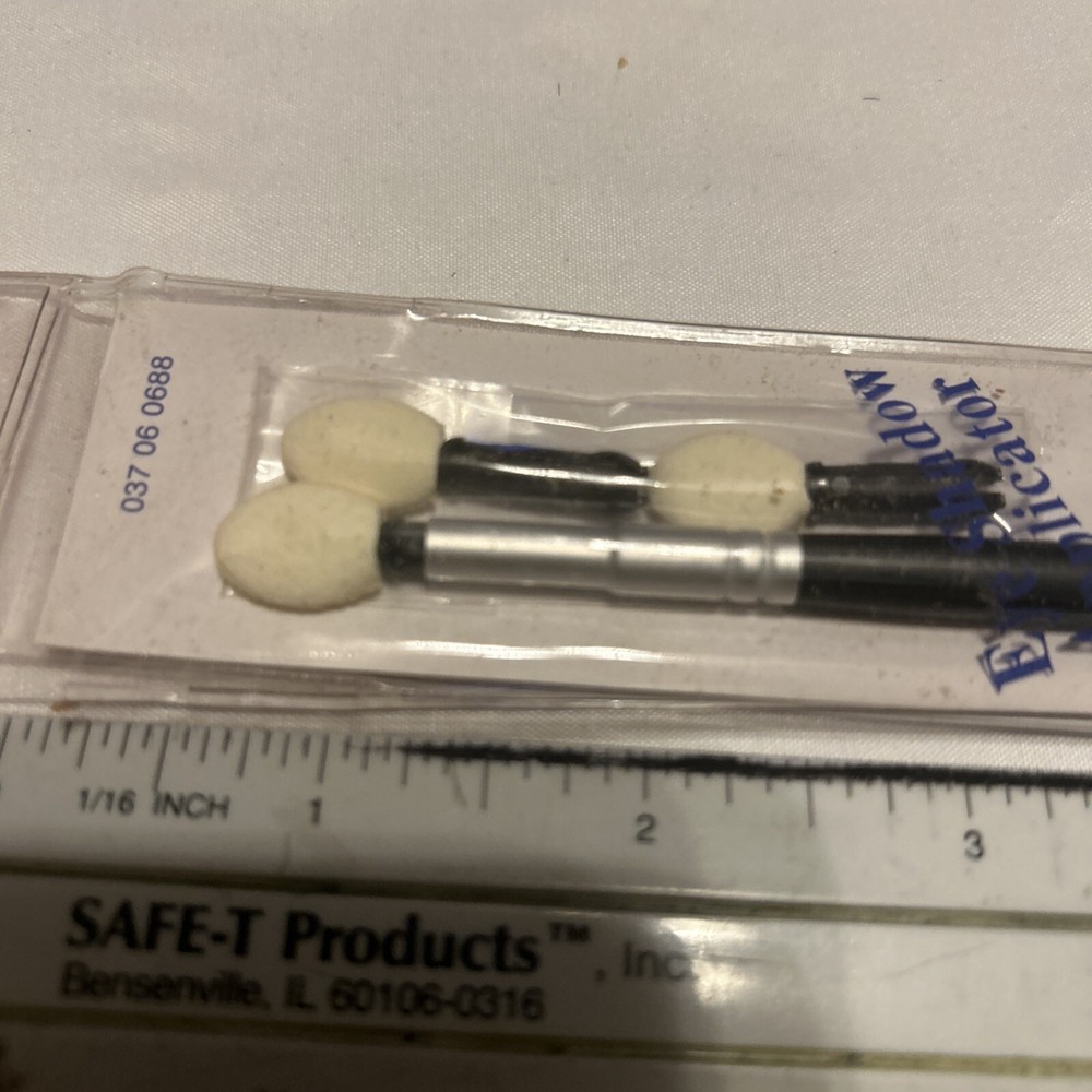 Targeted Placement Sponge Blending Eye Shadow Brush W/2 Extra Replacement Tips N