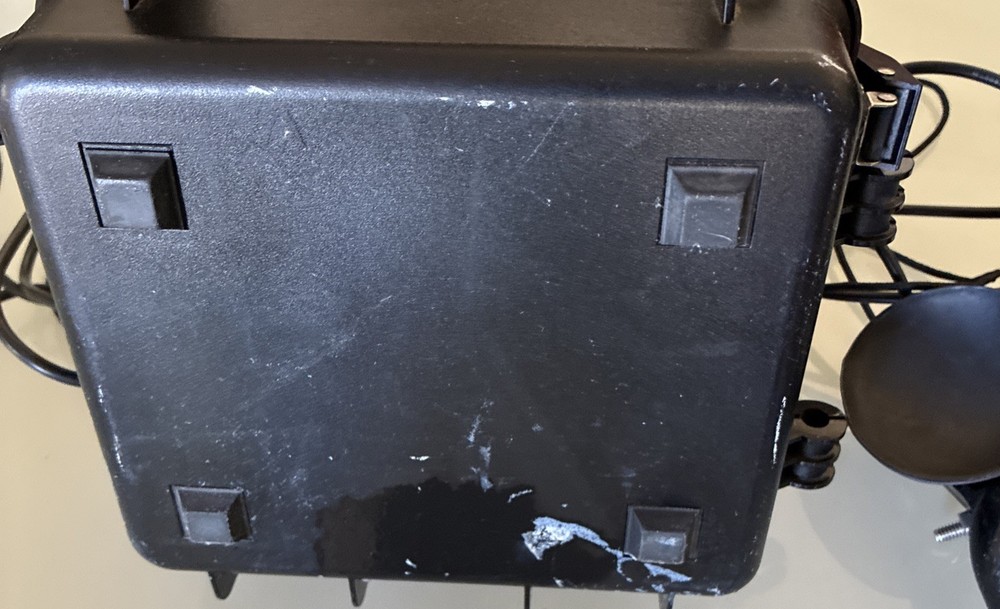 Eagle Fish ID II 2 Fish Finder Depth Finder Head Unit + Case & Cords UNTESTED