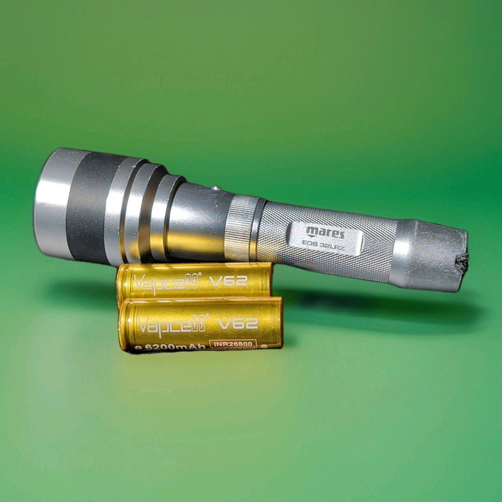 Mares EOS 32 LRZ Rechargeable Diving Flashlight +2 New 6200mAh Batteries