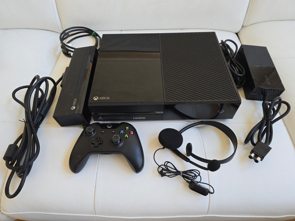 Xbox One 500 Console Model 1540 + Controller + Headset