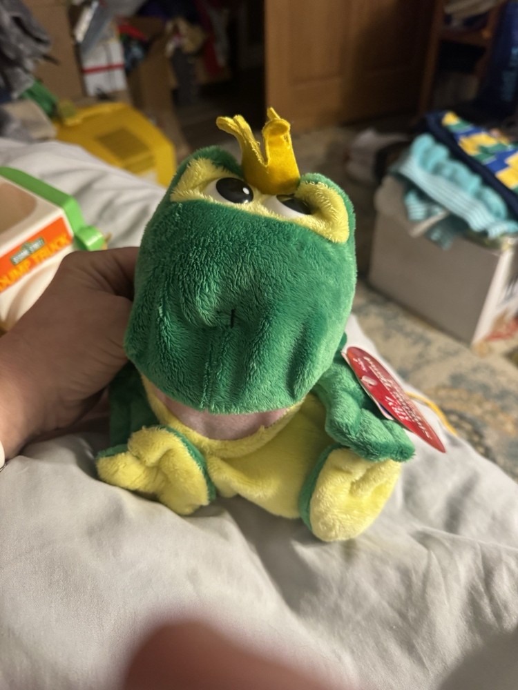 Dan Dee Frog Prince Green Plush Hand Puppet Plastic Eyes 10"