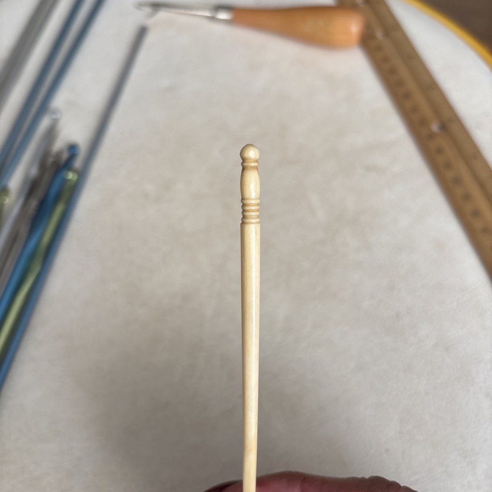 Vintage Bone Crochet Hook Size 4