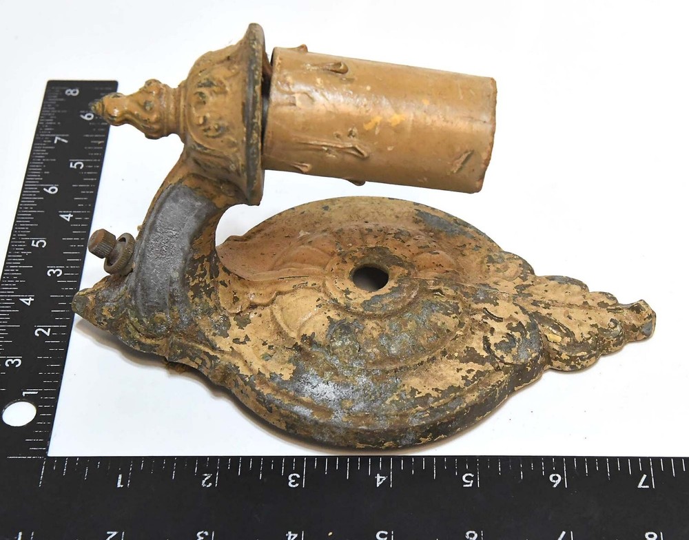 VINTAGE CAST METAL WALL SCONCE
