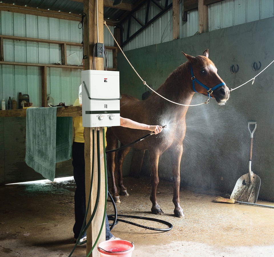 Eccotemp Luxé 1.85 GPM 52K BTU Portable Outdoor Tankless Water Heater (OPEN BOX)