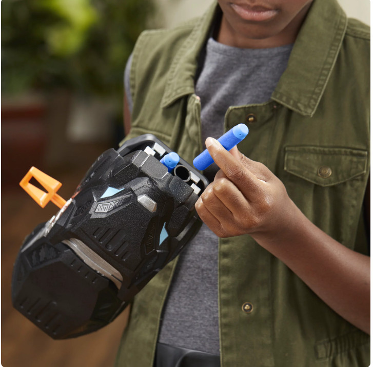 MARVEL BLACK PANTHER VIBRANIUM STRIKE GAUNTLET includes 3 darts
