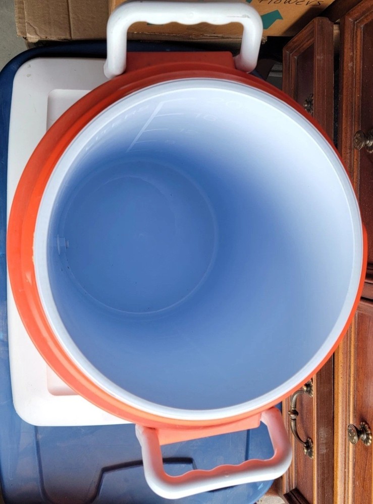 5 Gallon Rubbermaid Drinking Water Dispenser