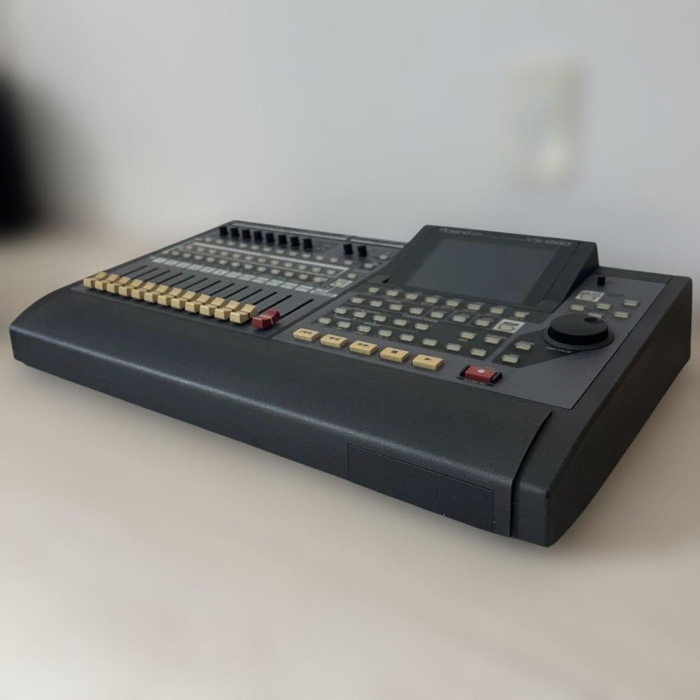 Roland VS-1880 24-Ch Digital Studio Workstation - Powers On / Minty