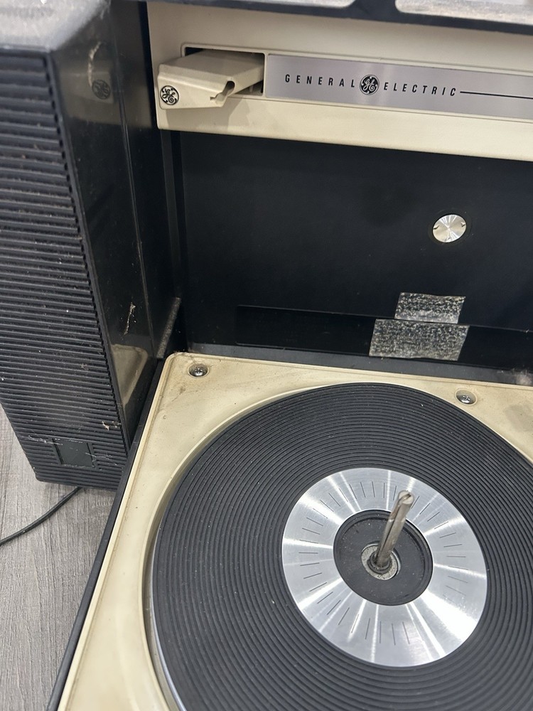 General Electric Wildcat Record Player- Solid State Black *READ DESCRIPTION*