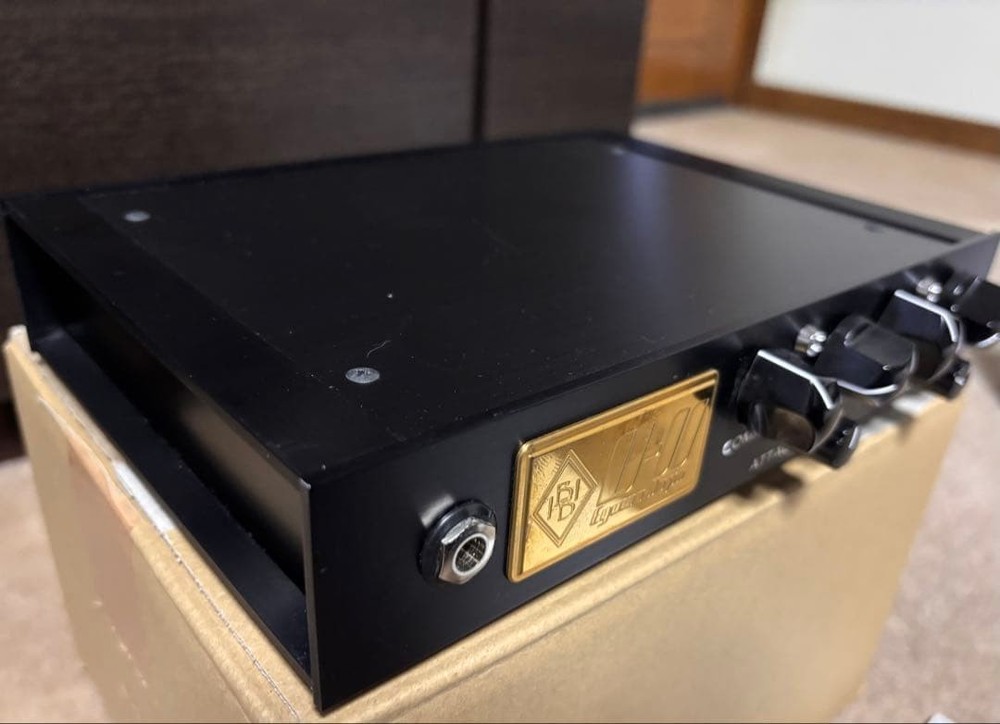 Ultimate Comp II bass compressor half rack size