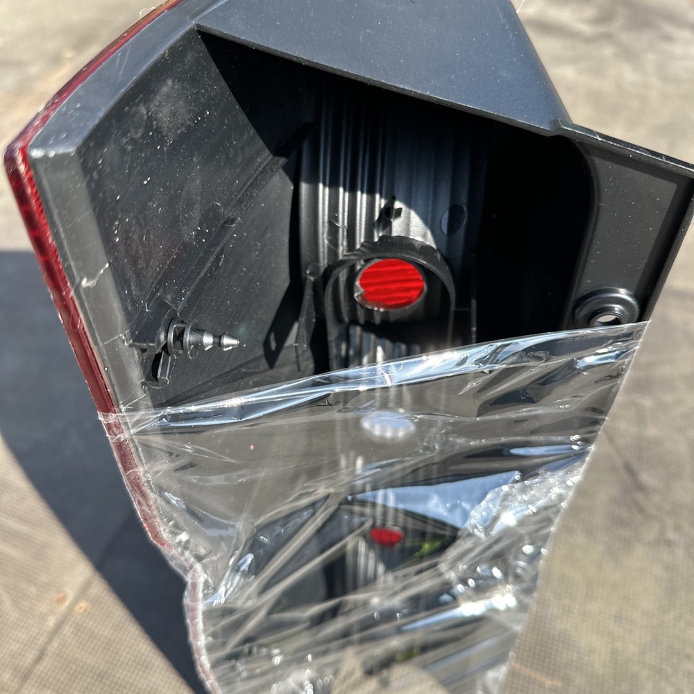 REAR RIGHT SIDE LIGHT STOP LIGHT TAILIGHT FOR MERCEDES SPRINTER W906 2006-2017