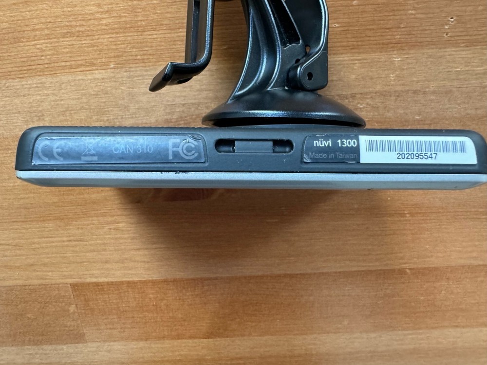 Garmin Nuvi 1300 l GPS Navigator