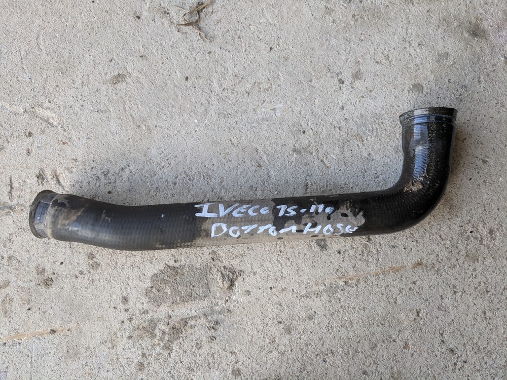 BOTTOM HOSE REMOVED FROM  FORD TECTOR 75 E