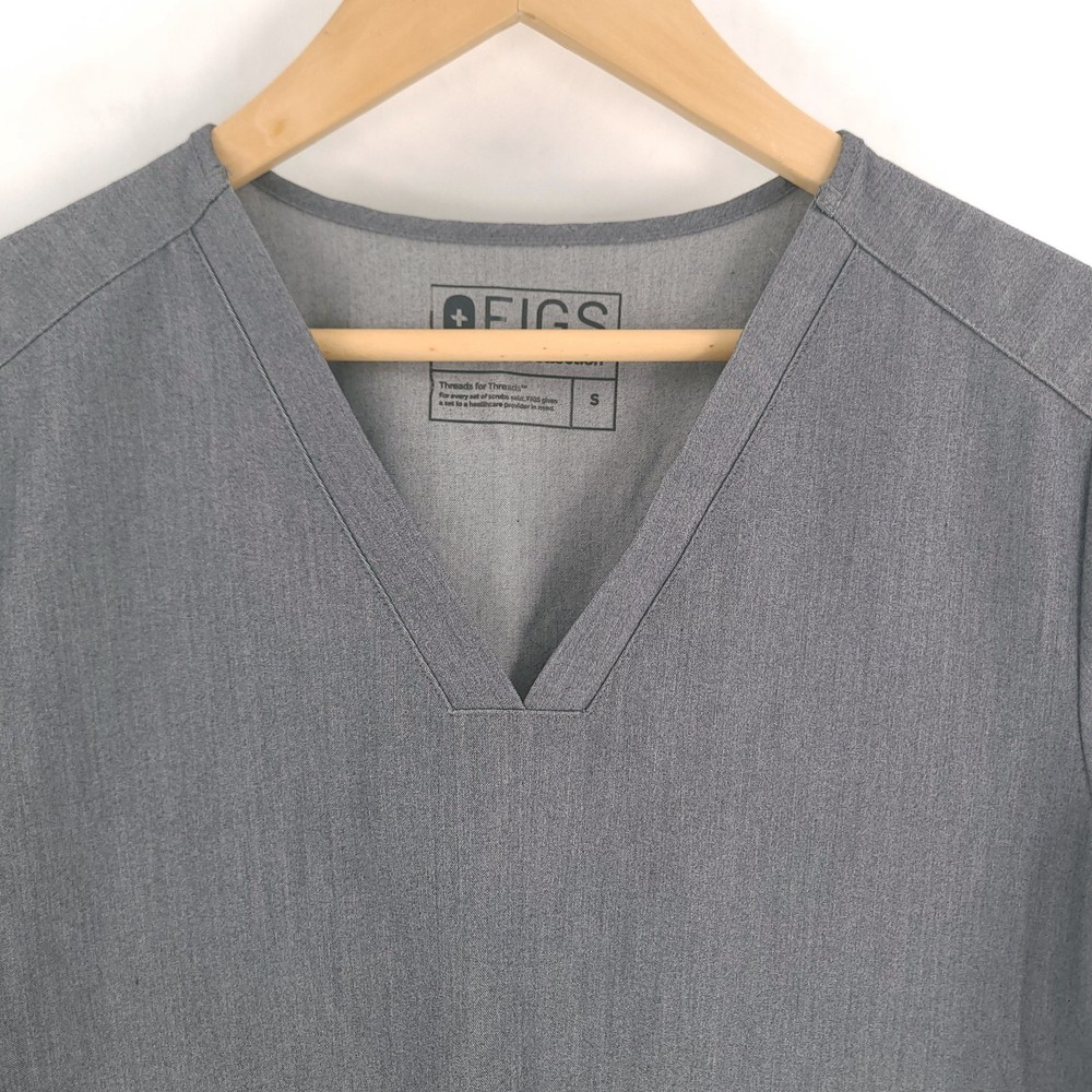 Figs Scrub Top Womens Small Gray Casma Three-Pocket Pullover V Neck