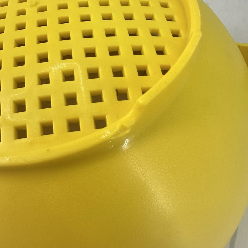 Tupperware Yellow 1 Quart Small Colander Strainer Double Pour Spout #1200-9