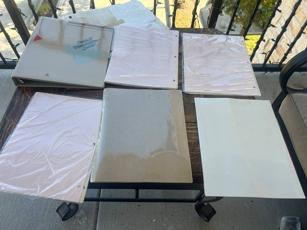 Apple Support Training Library binders, disks & update documents 1986