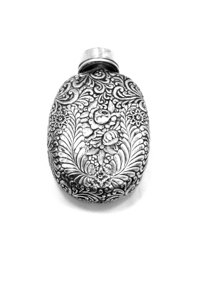 VINTAGE SILVER DRINK FLASK WITH SILVER SHOT CUP