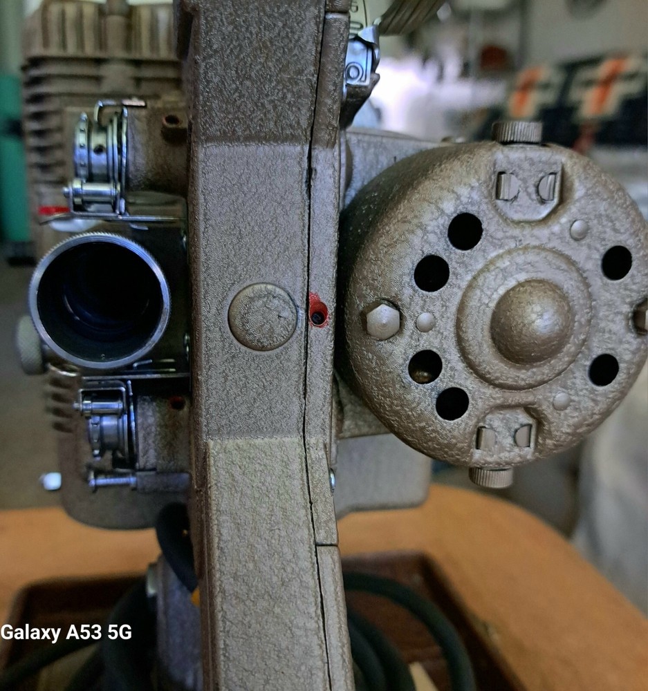 Vintage 1950's Keystone K-68 8mm Projector