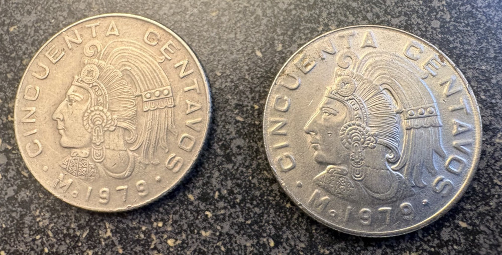 Mexico (2) 50 Centavos coins - 1979