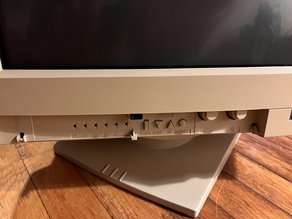 VINTAGE Apple Multiple Scan 1705 Display 1995 TESTED