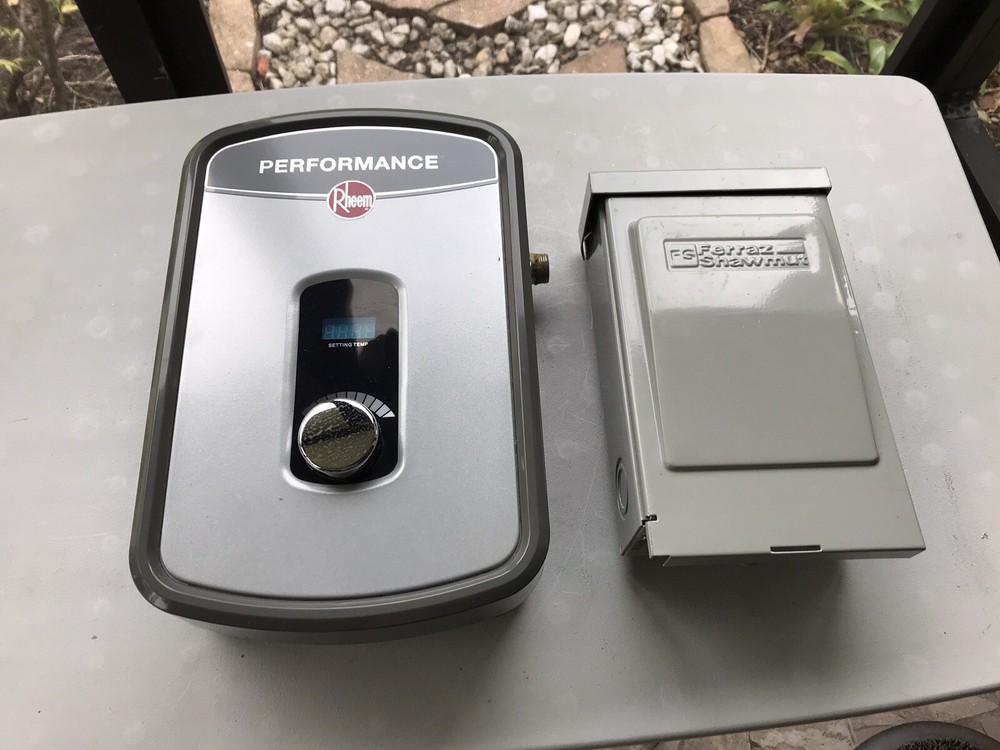 RHEEM Retex-08 Tankless Water Heater W/ FERRAZ SHAWMUNT Case circuit Breaker Enc