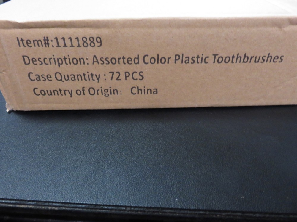 ✅72-PCS. ASSORTED COLOR PLASTIC TOOTHBRUSH'S INDIVIDUALLY WRAPPED CASE..NEW