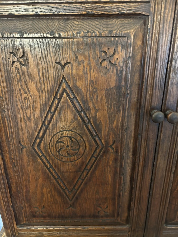 Feudal Oak Dining Room Set