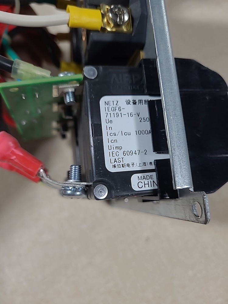 APC AP Back Panel Breaker Output 120 208 240v