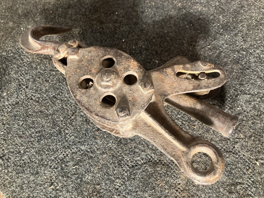 Vintage Hock And Pulley