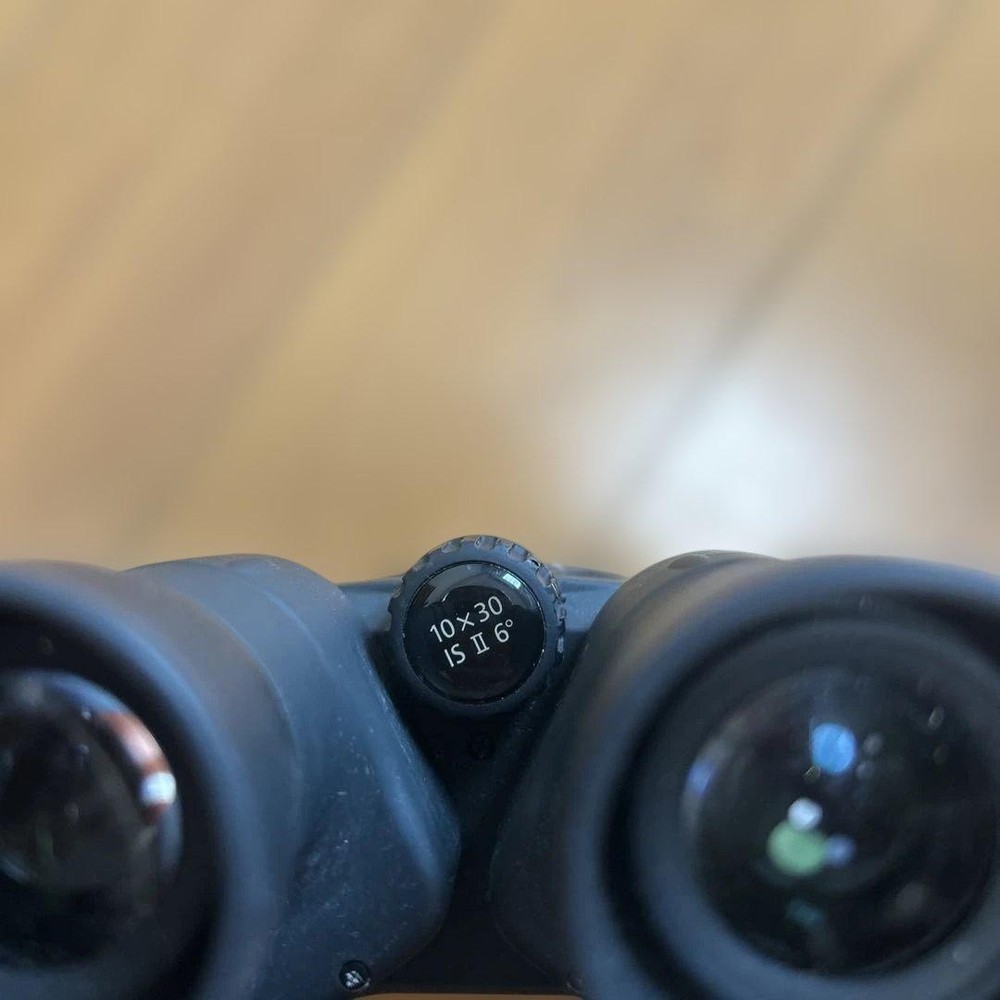 Canon 10x30 IS II Binoculars Image Stabilizer with Case Strap Used