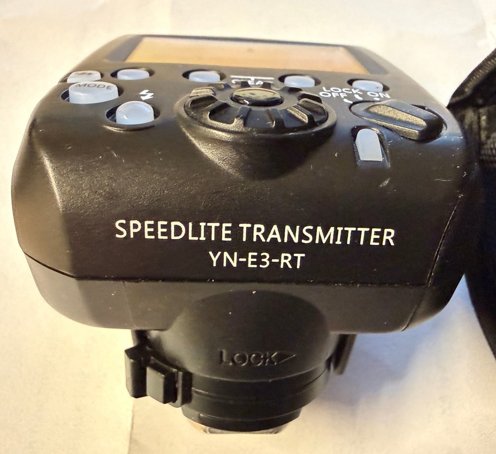 Yongnuo YN-E3-RT Flash controller for Canon compatible Speedlights, with case