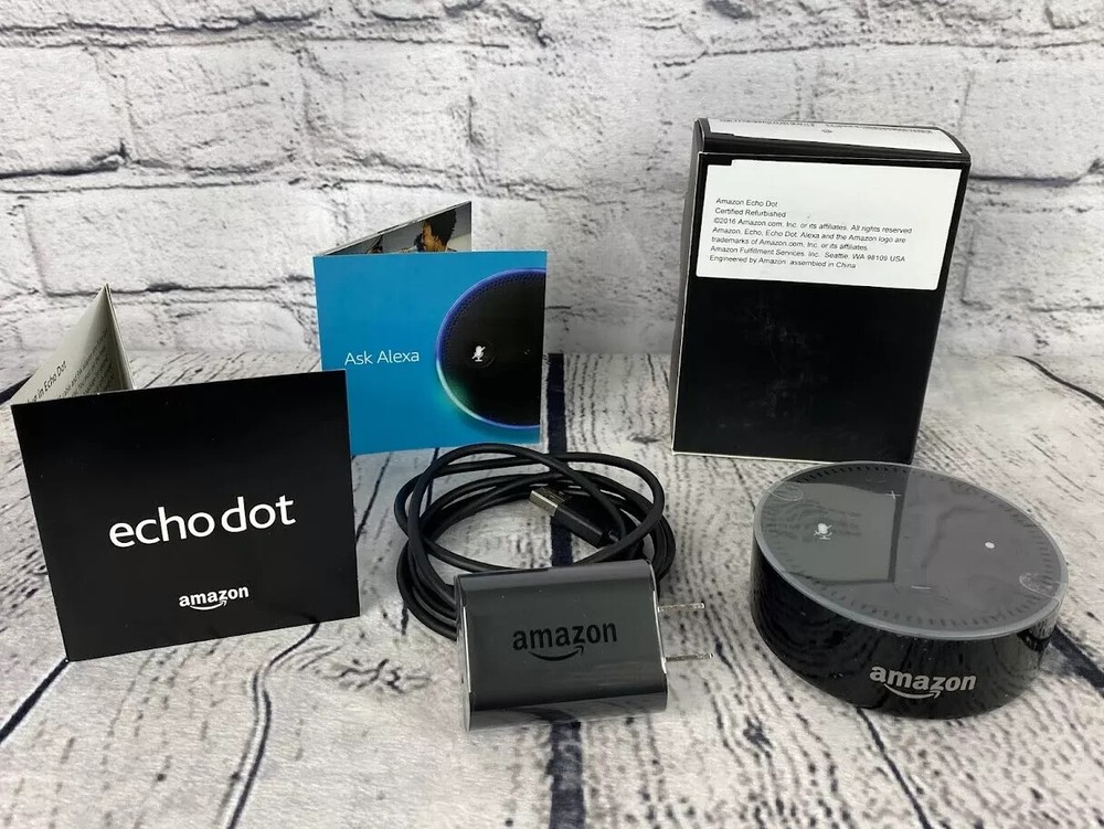 Amazon Echo Dot (2nd gen) W/ BRAND NEW Portable Battery Base - Black