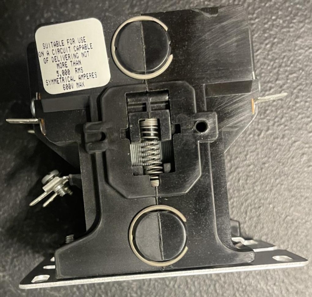 Telemecanique 2200EB320EA-8-63 2-Pole 600 VAC Contactor